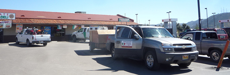 3.1 waiting for bomberos to cross border baja 2011